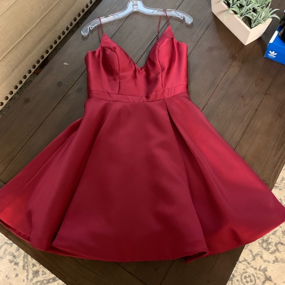 JVN by Jovani beautiful wine colored short dress - Picture 2 of 6